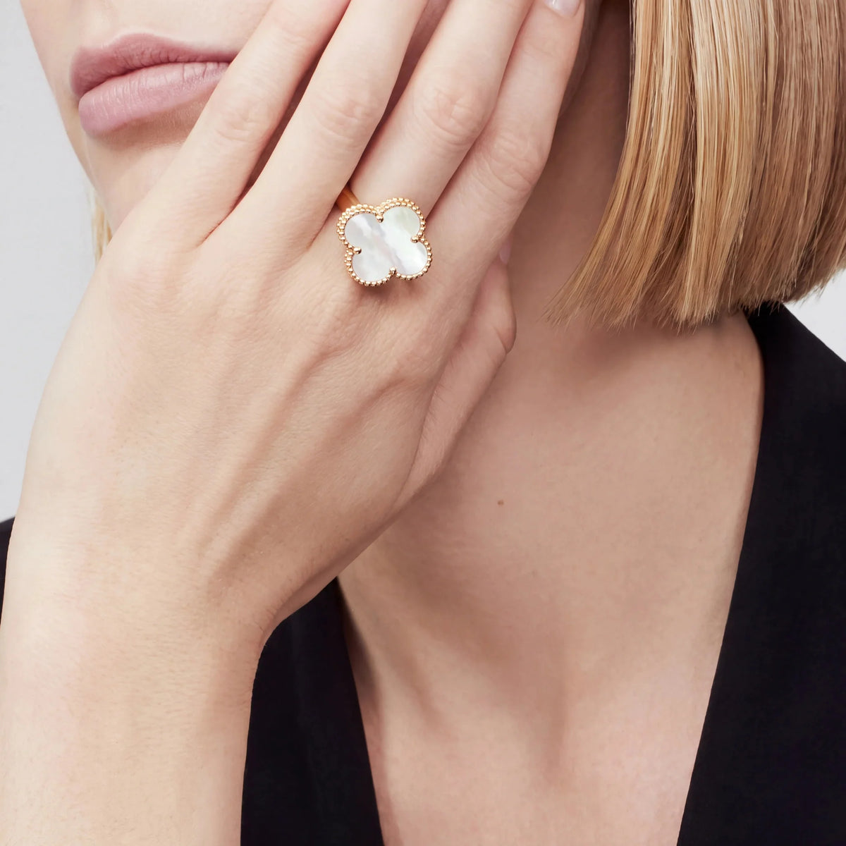 Alhambra Nacre Grand Clover Ring