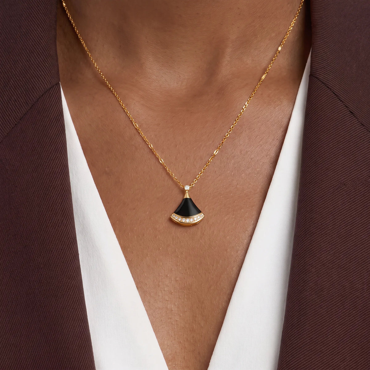 Divas’ Dream Fan Necklace