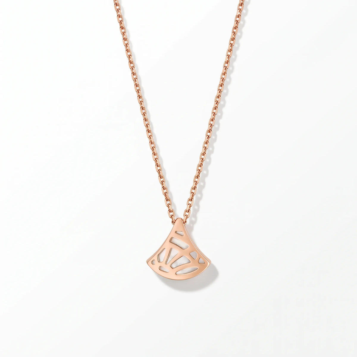 Divas’ Dream Mini Fan Necklace