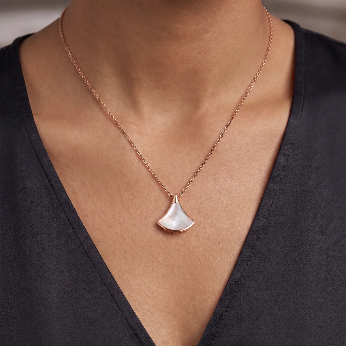Divas’ Dream Mini Fan Necklace