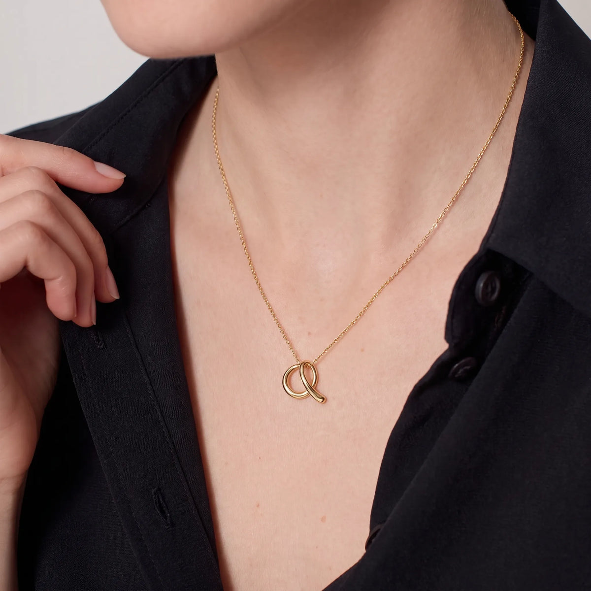 Elsa Peretti Alphabet Whisper Pendant Necklace