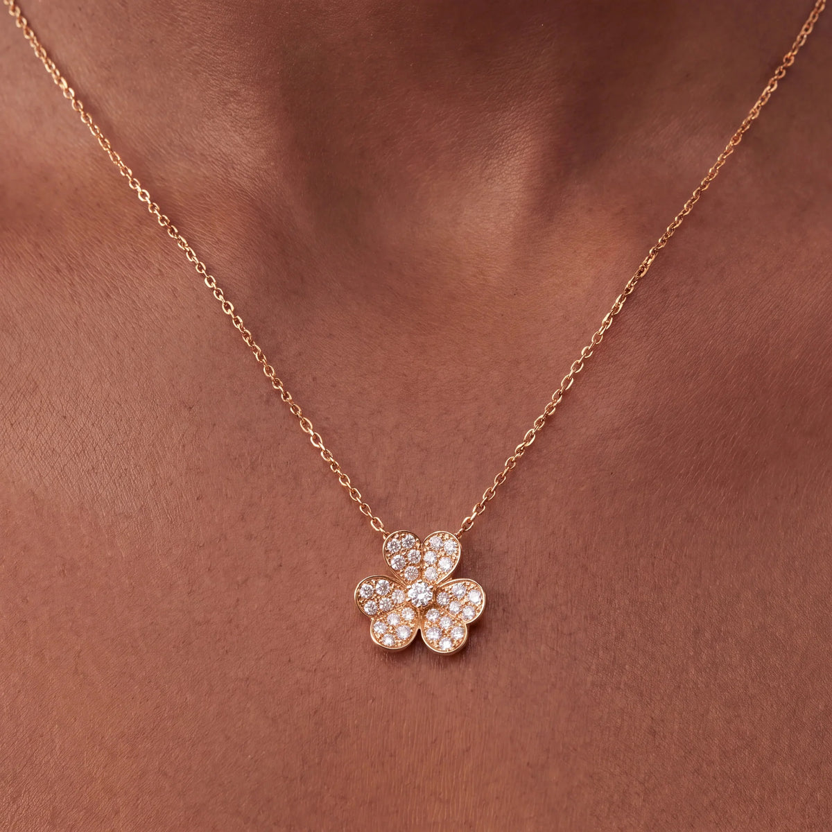 Frivole Lumina Pendant Necklace