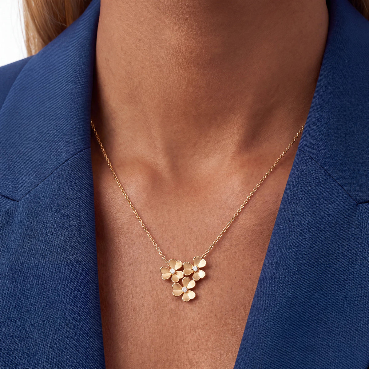 Frivole Trifleur Pendant Necklace