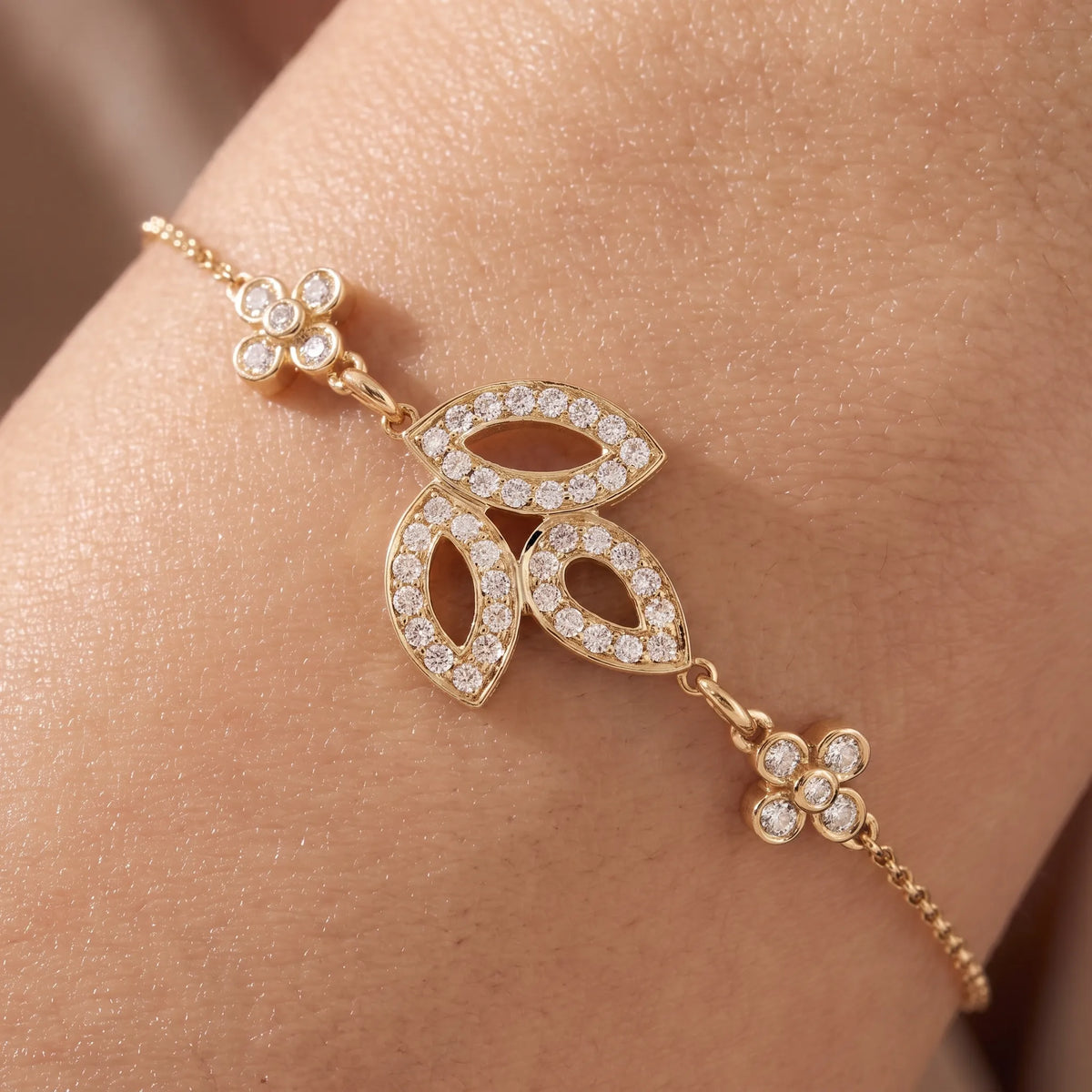 Lily Cluster Fleur Radiance Bracelet