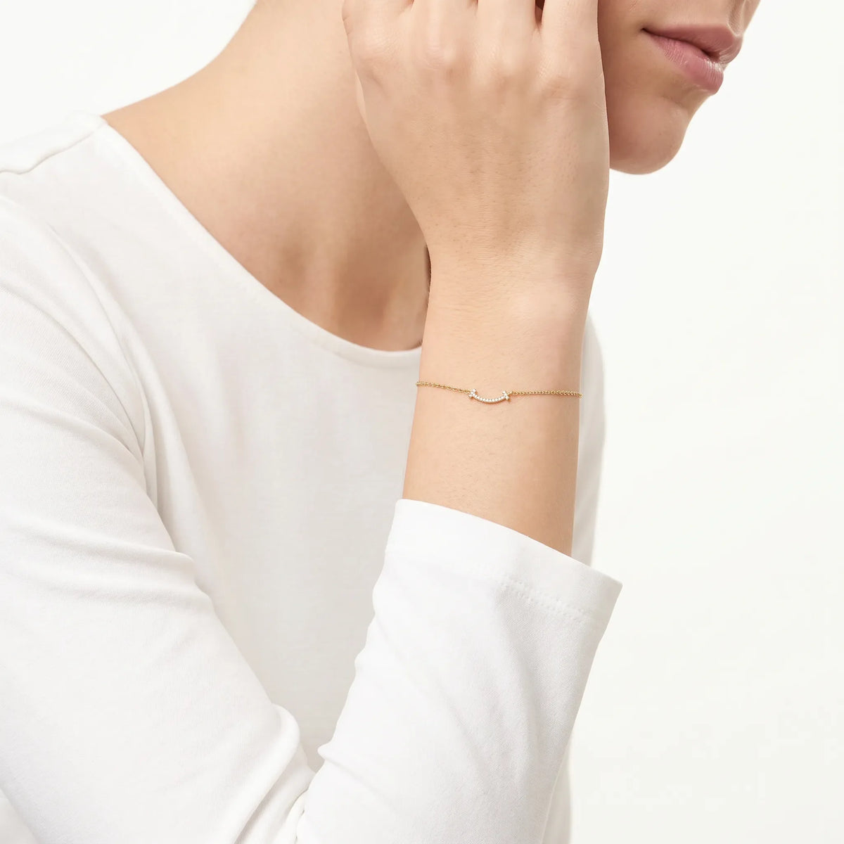 T Smile Pavé Chain Bracelet